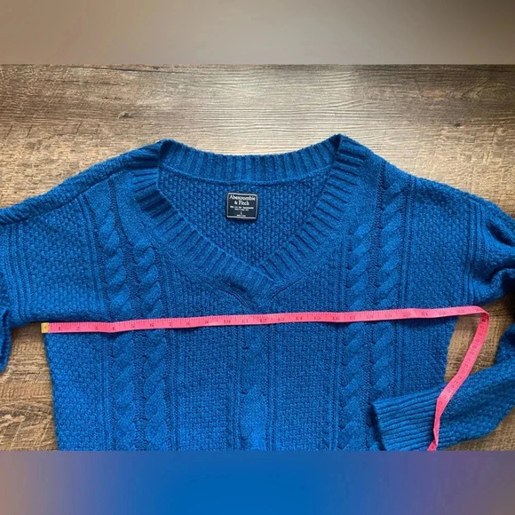 Abercrombie & Fitch Bright Blue V-Neck soft Cable Knit Sweater sz L Y2K EUC - Picture 13 of 16